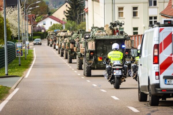 Das Kommando Feldjäger der Bundeswehr: / Schnittstelle innerer und äußerer Sicherheit
