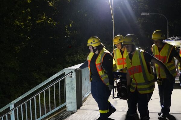 THW LVBEBBST: Stromausfall Berlin Treptow-Köpenick: Rund 300 THW-Kräfte im Einsatz